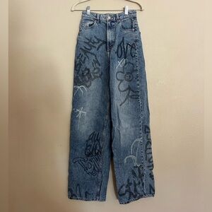 H&M Graphic Graffiti Baggy High Waisted Jeans Size 0